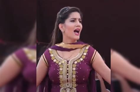 Haryanvi Dance Sapna Choudhary Dances Like Queen Watch