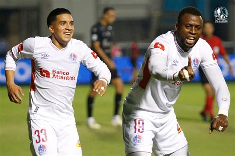 Colombiano Yustin Arboleda Prolonga El Invicto Y El Liderato De Olimpia