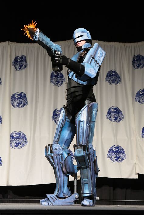 49 costumes that turned heads at comic con. Robocop costume made entirely of PAPER - at Dragon*Con ...
