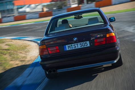 VIDEO 1992 E34 BMW M5 Review