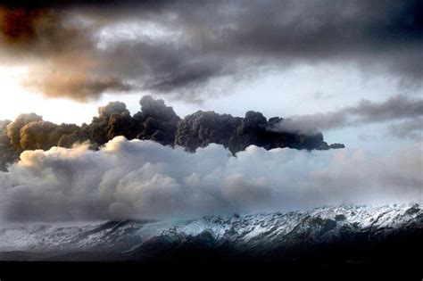 Pnehobidip National Geographic Iceland Volcano Lightning
