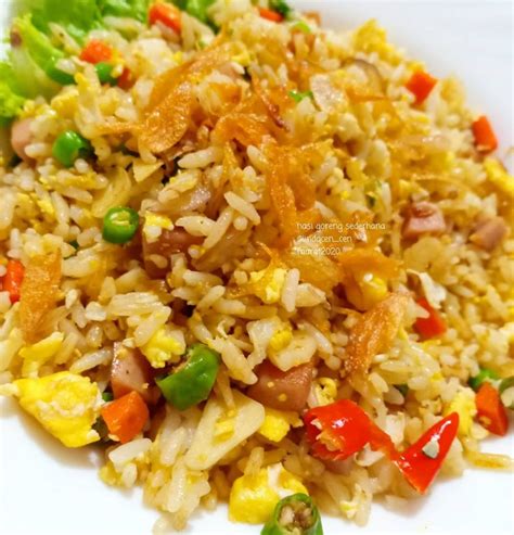 Bagi ibu di rumah, menu nasi goreng ini juga bisa dibuat sebagai alternatif sajian yang tidak ribet. Nasi Goreng Sederhana : Resep Dan Cara Membuat Nasi Goreng ...
