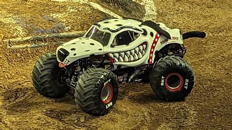 Monster Trucks Doing A Trick Called Donuts Youtube
