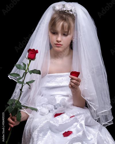 Very Young Bride Wedding White Dress Luxury Veil Flower Red Rose