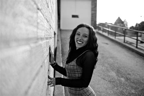 Edgy + Urban Senior Photos // Des Moines Iowa Photographers — Des