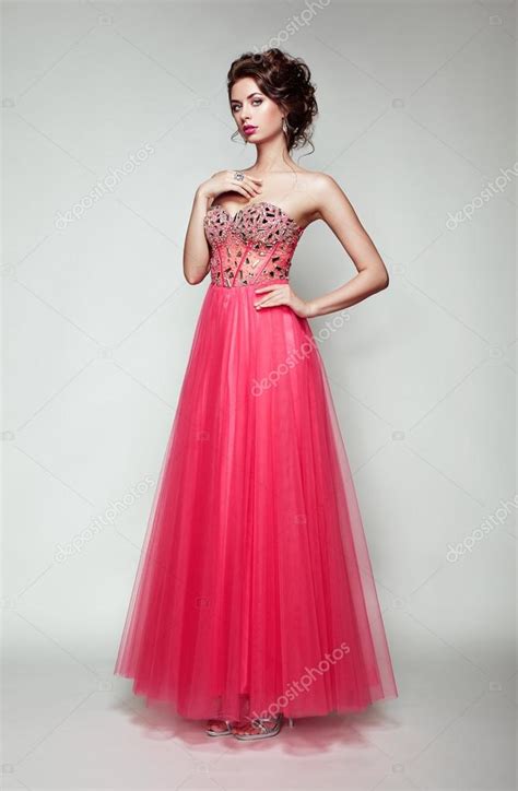 Fashion Portrait Of Beautiful Woman In Elegant Dress — Stock Photo