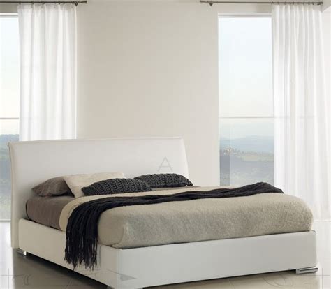 Riceverai letto contenitore 1 piazza e 1/2 in ecopelle bianca in pochi giorni direttamente al tuo indirizzo. Letto Contenitore In Ecopelle Bianco Prezzi - Arredamento ...