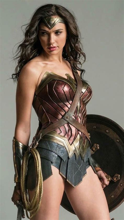 Sexy New Wonder Woman Image Released And Her Powers In Batman V Superman Discussed