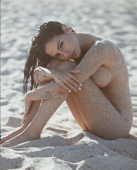 Giulia De Lellis Regala Un Altro Topless Ai Suoi Fan Su Instagram