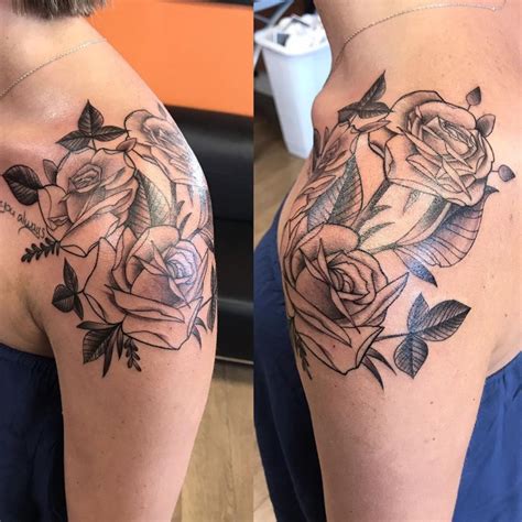 [updated] 40 Rose Shoulder Tattoo Ideas