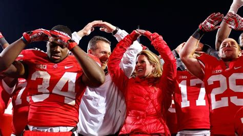 Ohio State Coach Urban Meyers Wife Shellys Hair Catches On Fire On