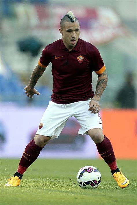 Squadra dell'anno aic) is an annual award given to a set of eleven footballers in the top tier of italian football, the serie a, who are considered to have performed the best during the previous calendar season. Radja Nainggolan : Belgium | Sobre futebol, Futebol, Desporto
