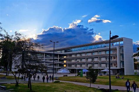La unad (universidad nacional abierta y a distancia) es una universidad pública y controlada por el gobierno de colombia, el cual la financia directamente. CAPAZ | Colombian universities