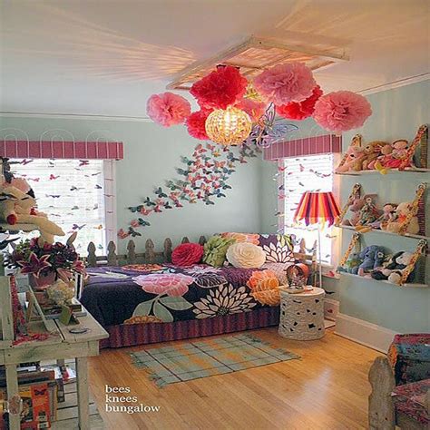 Check out these girl's bedroom design ideas for decor that's fun, fresh, and grows with your little one. Ideas for Decorating a Little Girl's Bedroom