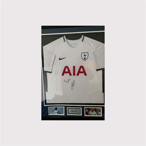 Harry kane was cheered on by his very own three lions ahead of england's showdown with germany.the spurs striker is ready to spearhead his wife kate posted a picture on instagram of their kids with the caption we love you daddy. Harry Kane #10 Signed Tottenham Home Shirt Framed - Go ...