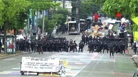 seattle police clear chop protest zone indy100
