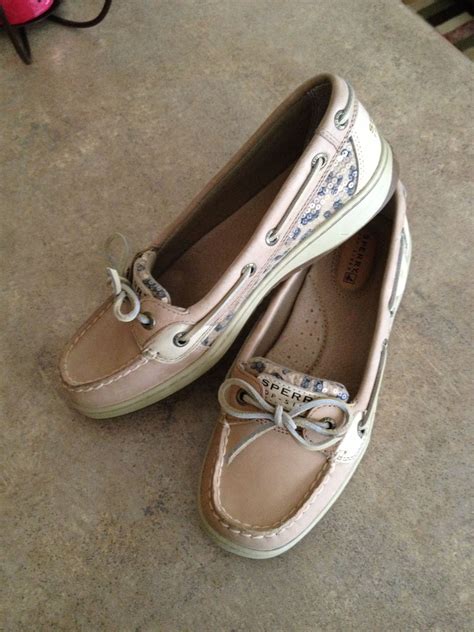 sperry mom want and need sperry women s sperry outfits boat shoes