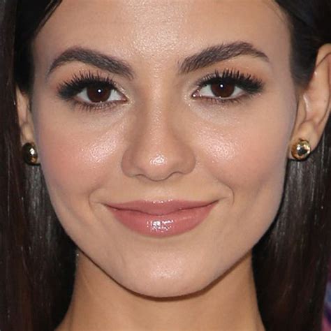 victoria justice s makeup photos and products steal her style