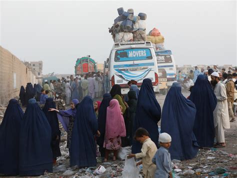 Thousands Of Afghan Refugees Fleeing Pakistan As Deportation Deadline