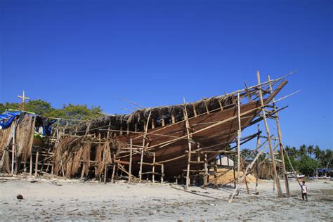 Desa Tanah Lemo Penghasil Kapal Pinisi Asli Suku Bugis
