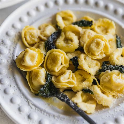 Cheese Tortellini In Garlic Butter Sauce Recipe Culinary Hill