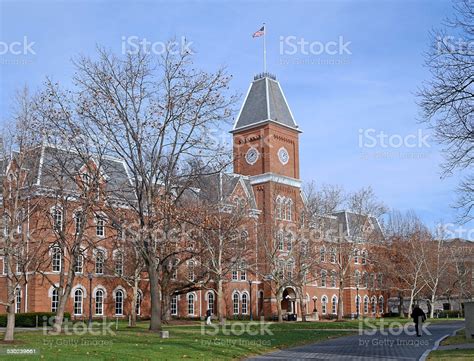 College Campus In Fall Stock Photo - Download Image Now ...