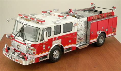 Toy fire engines first appeared around 1880, made of cast iron and tinplate. American LaFrance Eagle Pumper Fire Truck 1/25 Trumpeter ...