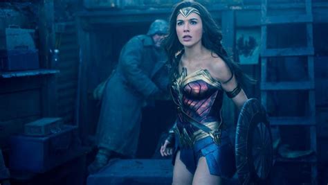 Women Are Wonderful A Review Of Wonder Woman Critics Den