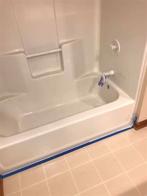 A dallas bathtub repair and bathtub refinishing company. Fiberglass Bathtub & Shower Repair Experts in St Charles IL