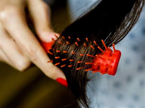 Dandruff Hair Loss: Why Dandruff Causes Hair Loss and How ...