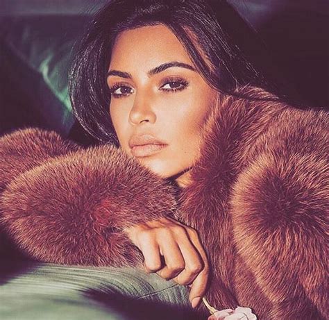 Kim Kardashian Entrega Sem Querer Que Barriga De Aluguel Está