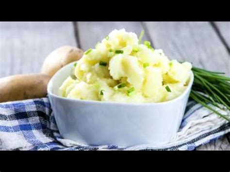 Il purè si gusta caldo come contorno ed è un piatto tipico servito ai bambini e anziani per la sua facilità di masticazione. Purè di patate senza latte: ricetta vegan - YouTube