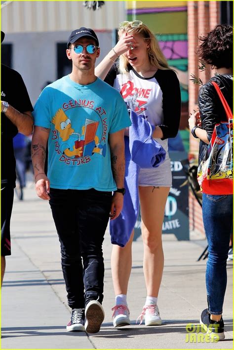 Photo Joe Jonas Gets Handsy With Sophie Turner On Lunch Outing 23
