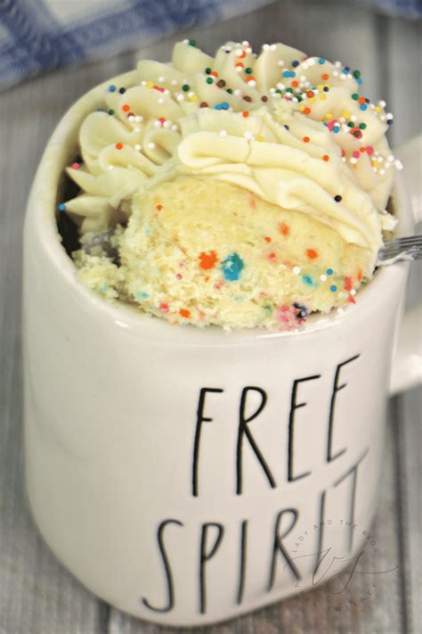 It's moist, with a delicious vanilla flavor and tons of sprinkles. Easy Mug Cake Recipe - Funfetti Flavor For The Kids