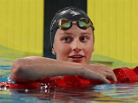 summer mcintosh edges katie ledecky in 400 freestyle at world cup