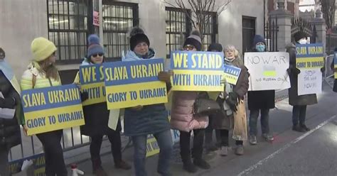 New York Lawmakers Visit Ukrainian Consulate As Protesters Rally