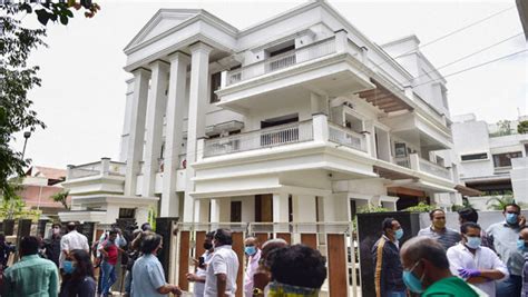 Cbi Raids Karnataka Congress Chief Dk Shivakumars Residence Oneindia