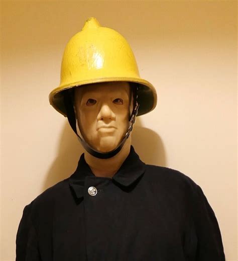 Vintage 1984 British Fire Brigade Firemans Helmet Size Medium Yellow