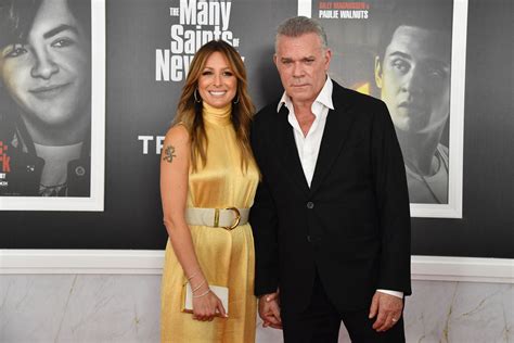 La Prometida De Ray Liotta Jacy Nittolo Comparte Tributo Al Hombre