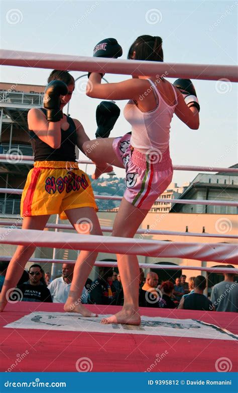 El Kickboxing Femenino Fotografía Editorial Imagen De Estrella 9395812