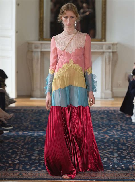 2017 (mmxvii) was a common year starting on sunday of the gregorian calendar, the 2017th year of the common era (ce) and anno domini (ad) designations, the 17th year of the 3rd millennium. VALENTINO SPRING SUMMER 2017 WOMEN'S COLLECTION | The ...