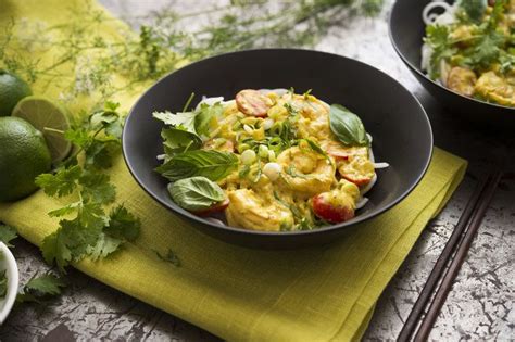Summery Rice Noodles With Coconut Milk Curry And Shrimp The New York