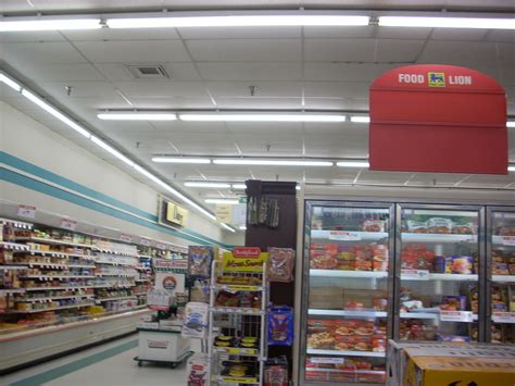 Stocker's job also includes other tasks such as cleaning. Food Lion interior | Food Lion #610 (30,280 square feet ...