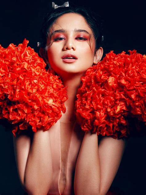 Umur 18 tahun) adalah seorang aktris dan penyanyi berkebangsaan indonesia. Biasa Tampil Natural, Ini 7 Potret Tissa Biani dengan ...
