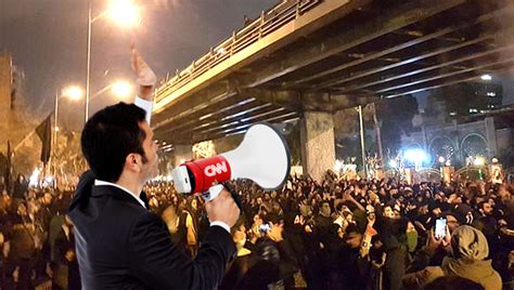 cnn reporter informs iranian protesters they re supposed to be shouting death to america
