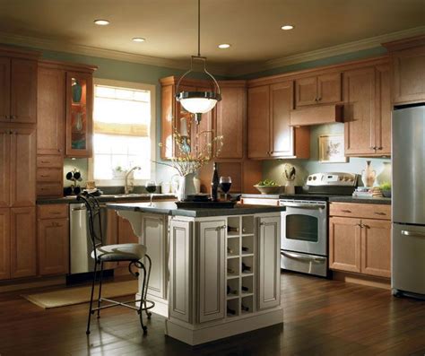 Maple, hickory, and beech are more durable and perform much better than some softer types of wood like mahogany, walnut, or. Cabinet Wood Types Photo Gallery - Affordable Cabinets For Your Home - Homecrest | Maple kitchen ...
