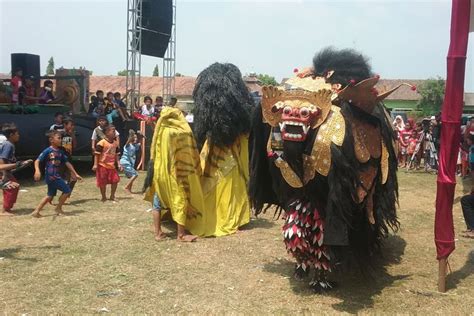 Foto Kesenian Barongan Aset Kendal Menarik Wisman