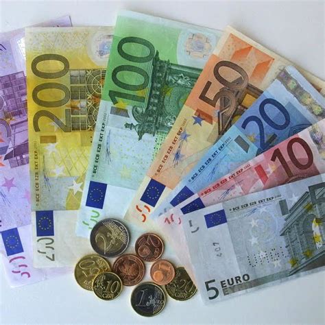 In same articles i read the second example, but this summer in. Llega el nuevo billete de 50 euros para luchar contra las ...