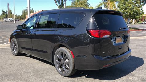 New 2019 Chrysler Pacifica Limited Passenger Van In Costa Mesa Pa91523