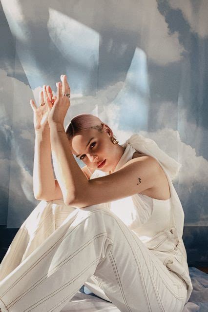 專訪「新流行雙面女神」ava Max：「要學會擁抱自己的多面性」 Vogue Hong Kong